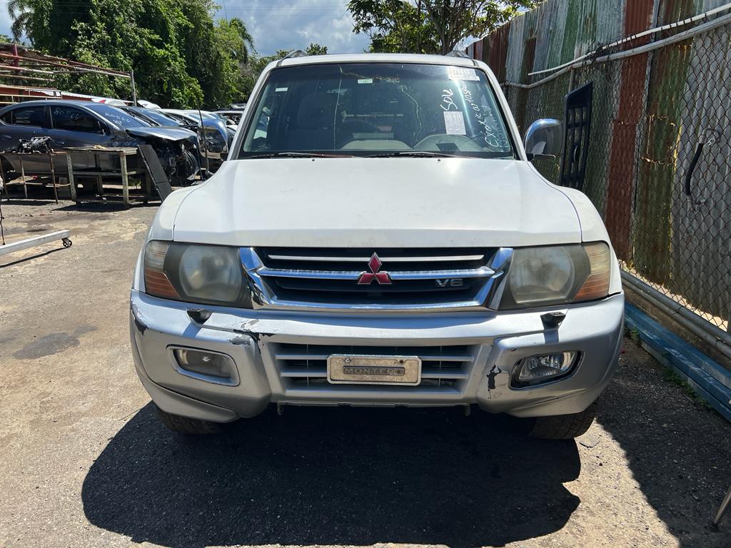 Bonete Mitsubishi Montero 2001