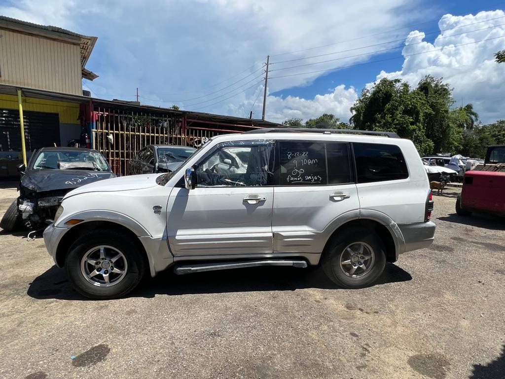 Puerta Izquierda Trasera Mitsubishi Montero 2001