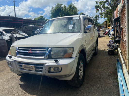 Parrilla Mitsubishi Montero 2001